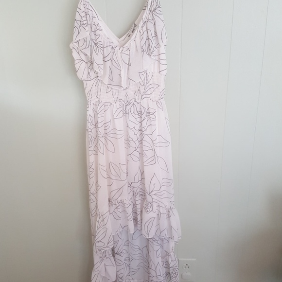 Unbranded Dresses & Skirts - Hi low ruffle dress small